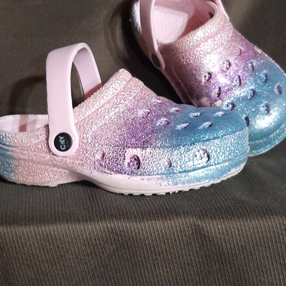 Off brand crocs - Picture 2 of 3